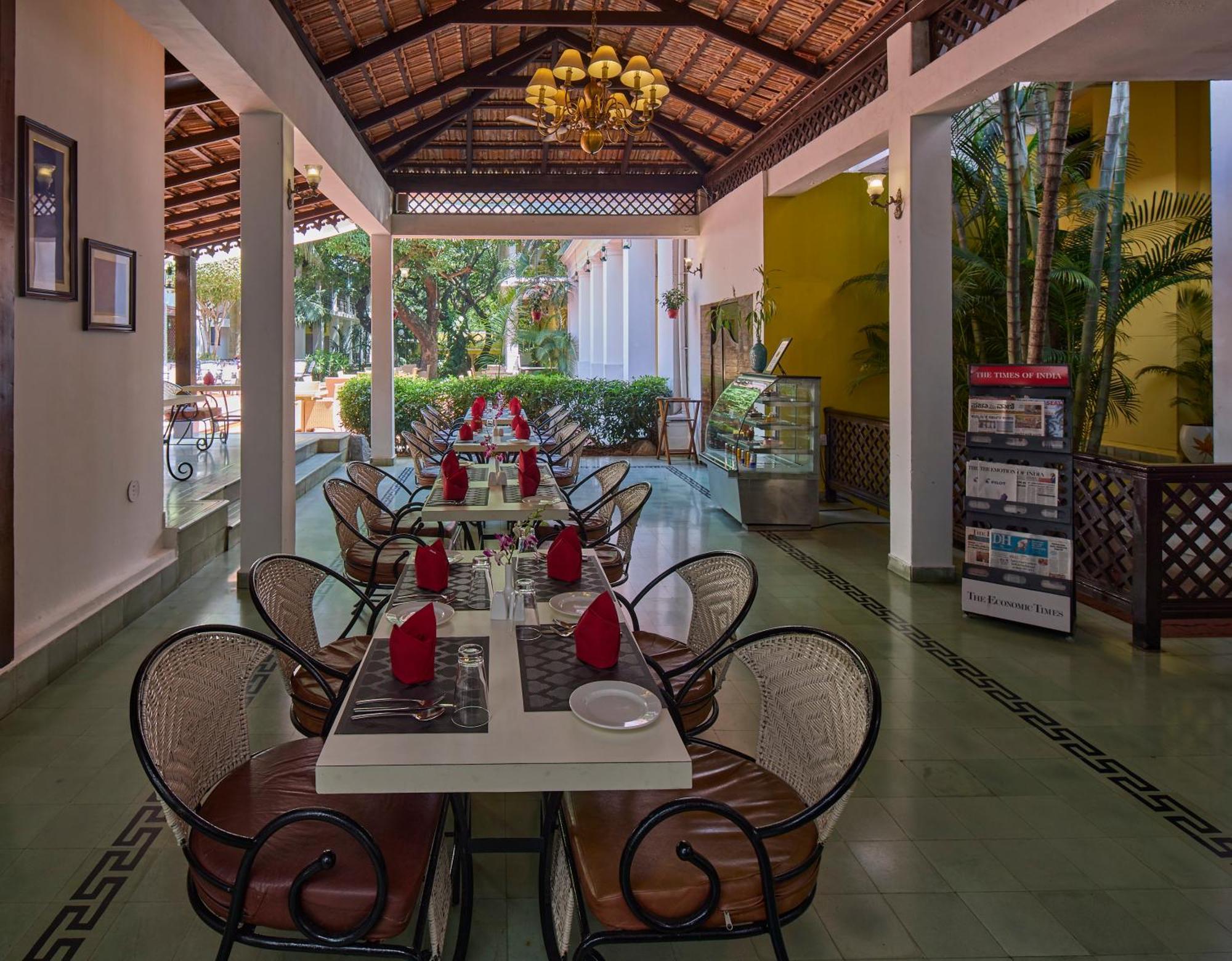 Royal Orchid Metropole Mysore Exterior foto